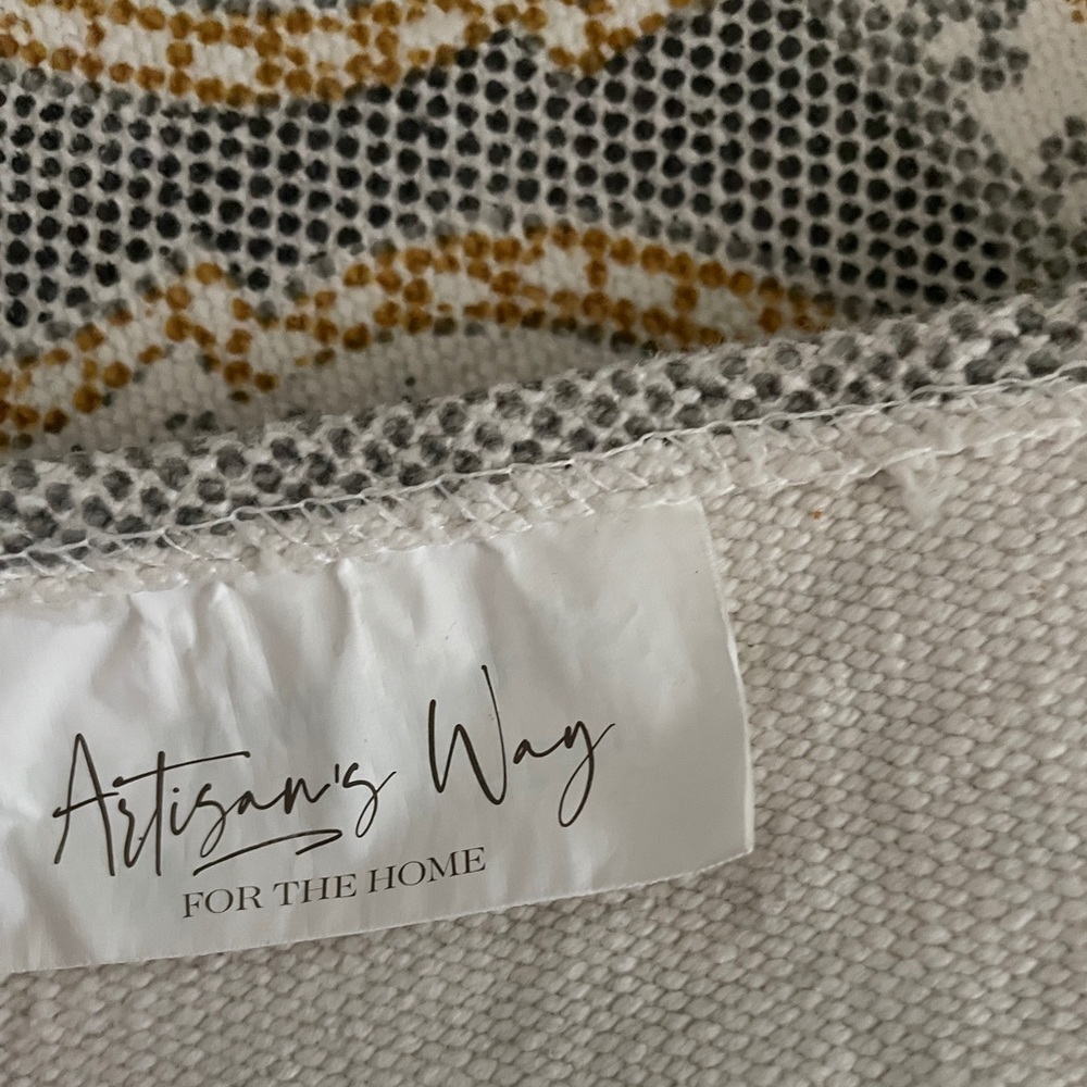 Table Runner - Picture 2 of 4